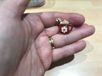 A Little Keepsake Christmas Mug Brooch