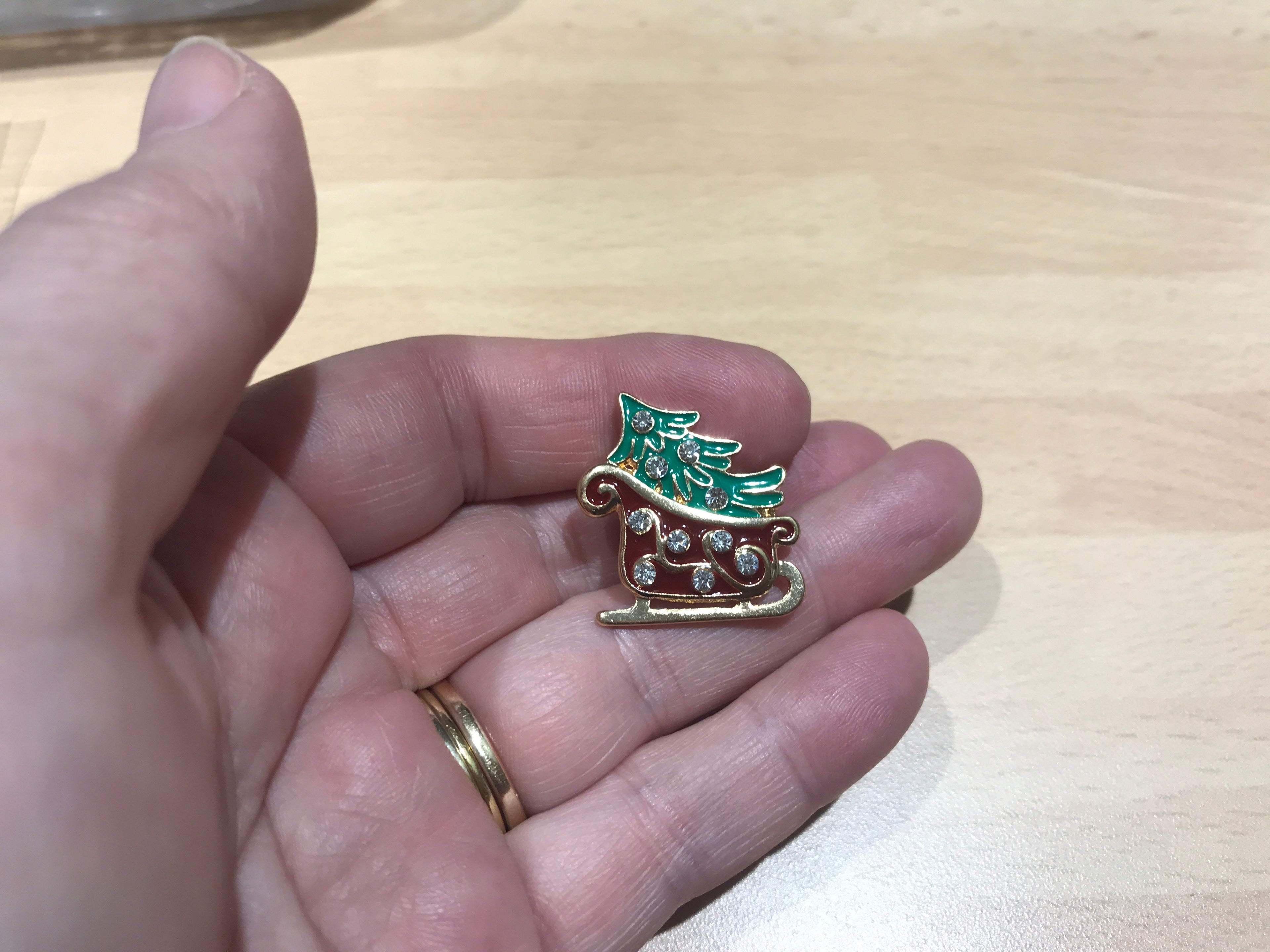 A Little Keepsake Sleigh & Tree Brooch